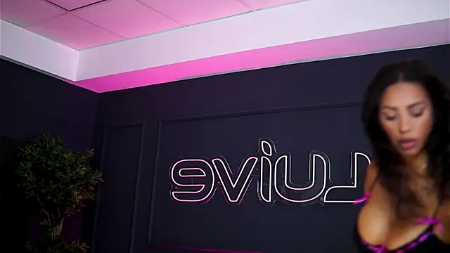 Snapshot of SiennaRuh chatting on 09-14-25, 06:56 SiennaRuh online show from 09-14-25, 06:56