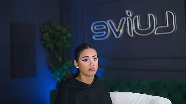 Snapshot of SiennaRuh chatting on 10-11-25, 10:36 SiennaRuh online show from 10-11-25, 10:36