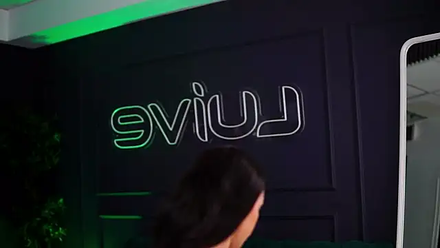 Snapshot of SiennaRuh chatting on 10-24-25, 10:00 SiennaRuh online show from 10-24-25, 10:00