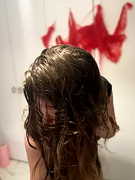 TenderLaGlamor online show from 10-18-25, 05:25