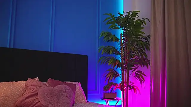 alexxisrae online show from 12-04-25, 04:00