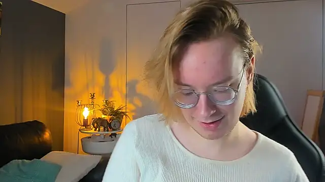 Amanda Butlerr online show from 10-18-25, 10:05