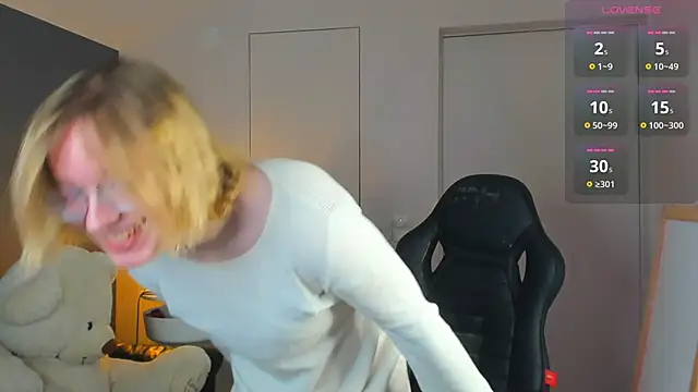 Amanda Butlerr online show from 10-25-25, 10:12