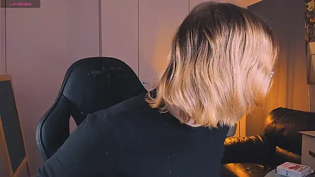 Snapshot of Amanda_Butlerr chatting on 11-01-25, 09:44 Amanda Butlerr online show from 11-01-25, 09:44