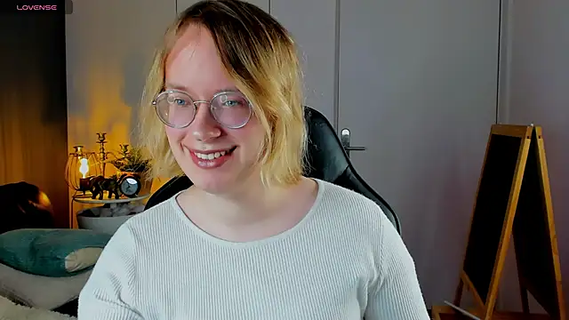 Snapshot of Amanda_Butlerr chatting on 11-19-25, 08:31 Amanda Butlerr online show from 11-19-25, 08:31