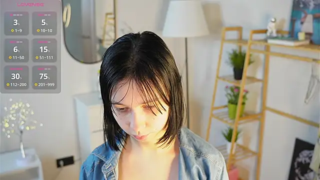 Snapshot of SuzanneHowse chatting on 11-02-25, 06:38 SuzanneHowse online show from 11-02-25, 06:38