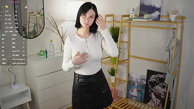 Snapshot of SuzanneHowse chatting on 11-06-25, 04:46 SuzanneHowse online show from 11-06-25, 04:46