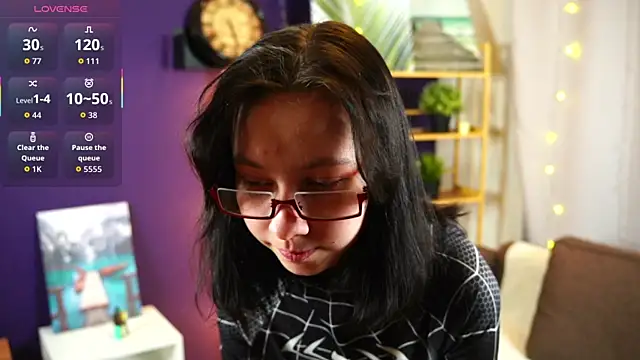 Snapshot of SuzanneHowse chatting on 02-18-26, 04:25 SuzanneHowse online show from 02-18-26, 04:25