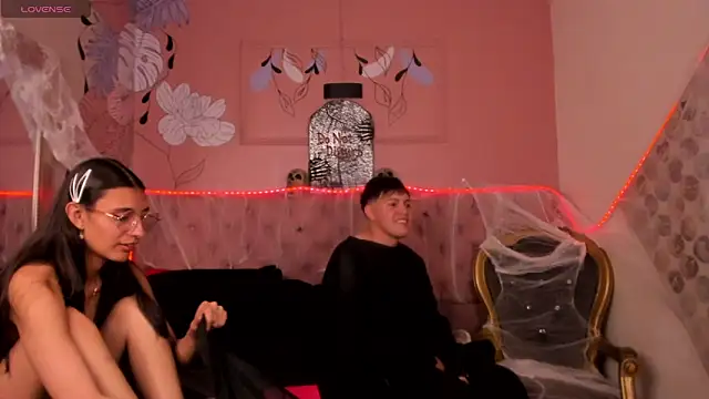 Ethan N Abby online show from 10-10-25, 07:57