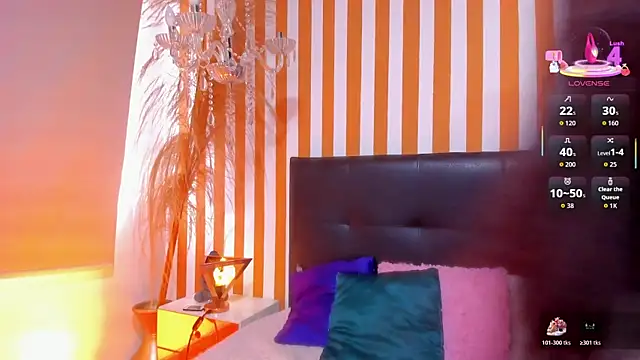 Snapshot of LunaToledo chatting on 10-21-25, 12:39 LunaToledo online show from 10-21-25, 12:39