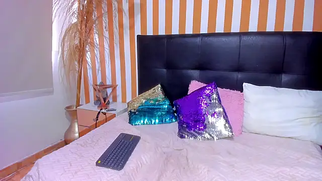 Snapshot of LunaToledo chatting on 11-08-25, 12:49 LunaToledo online show from 11-08-25, 12:49