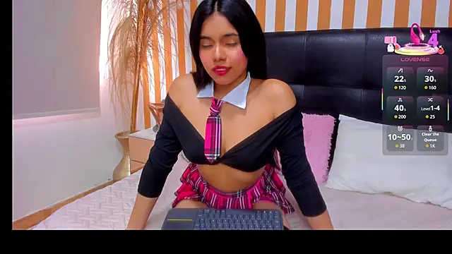 Snapshot of LunaToledo chatting on 11-20-25, 12:49 LunaToledo online show from 11-20-25, 12:49