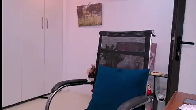 Snapshot of bunny_b4nny chatting on 09-15-25, 06:57 bunny b4nny online show from 09-15-25, 06:57