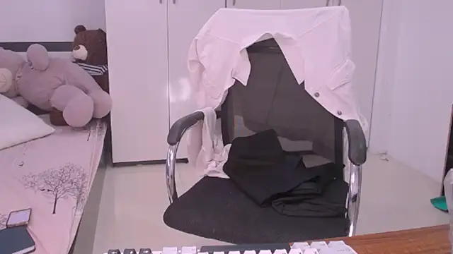 Snapshot of bunny_b4nny chatting on 10-10-25, 06:34 bunny b4nny online show from 10-10-25, 06:34