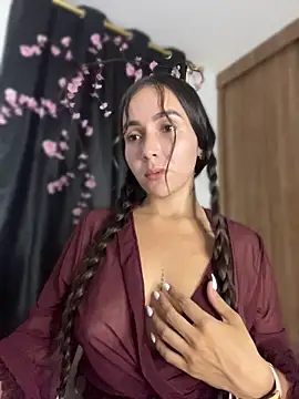 Snapshot of Scarlett05 chatting on 07-08-26, 01:21 Scarlett05 online show from 07-08-26, 01:21