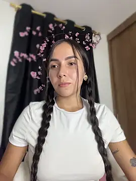 Snapshot of Scarlett05 chatting on 07-10-26, 01:32 Scarlett05 online show from 07-10-26, 01:32