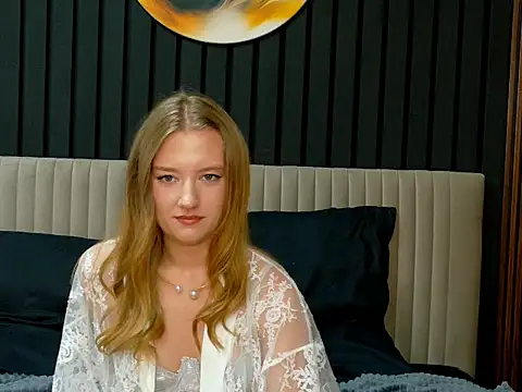 Snapshot of DarcyWilsy chatting on 09-08-25, 08:41 DarcyWilsy online show from 09-08-25, 08:41