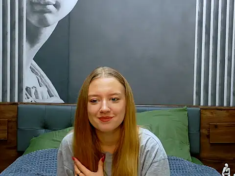 Snapshot of DarcyWilsy chatting on 10-06-25, 09:01 DarcyWilsy online show from 10-06-25, 09:01