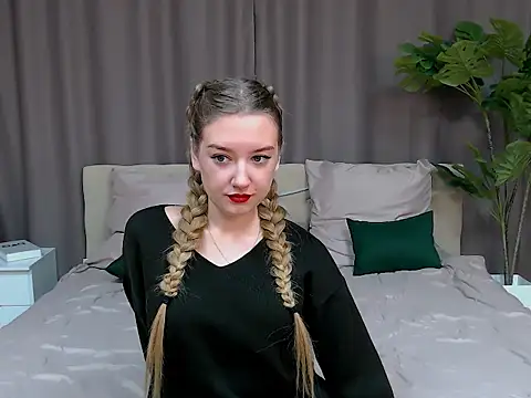 Snapshot of DarcyWilsy chatting on 11-30-25, 06:23 DarcyWilsy online show from 11-30-25, 06:23