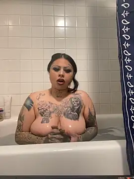 Snapshot of chicanachic13 chatting on 09-21-25, 02:13 chicanachic13 online show from 09-21-25, 02:13