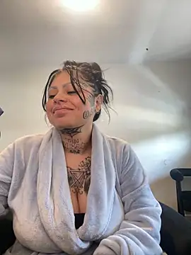 Snapshot of chicanachic13 chatting on 09-21-25, 10:33 chicanachic13 online show from 09-21-25, 10:33