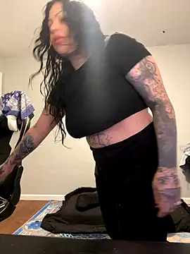 Snapshot of chicanachic13 chatting on 09-23-25, 02:25 chicanachic13 online show from 09-23-25, 02:25