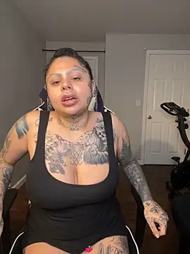 Snapshot of chicanachic13 chatting on 10-03-25, 06:54 chicanachic13 online show from 10-03-25, 06:54