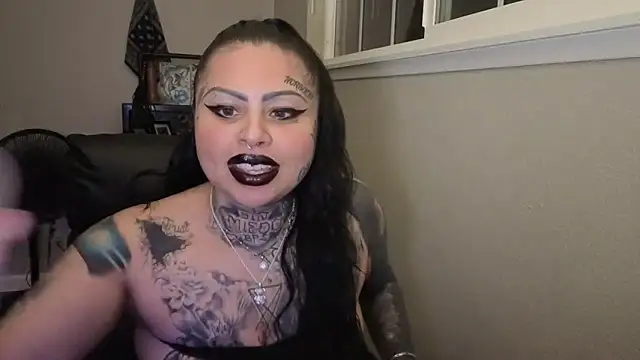 chicanachic13 online show from 04-18-26, 04:05