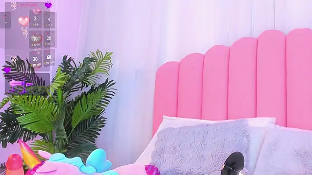 Snapshot of lia_queen18 chatting on 10-27-25, 11:14 lia queen18 online show from 10-27-25, 11:14