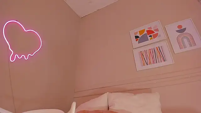 Snapshot of _aleja_x chatting on 09-15-25, 11:43 aleja x online show from 09-15-25, 11:43