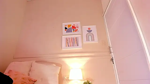 Snapshot of _aleja_x chatting on 10-06-25, 02:47 aleja x online show from 10-06-25, 02:47