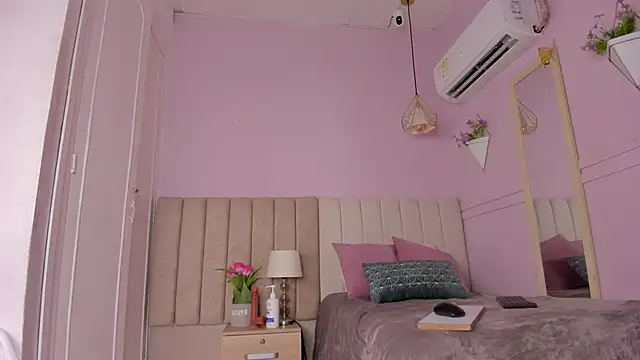 Snapshot of _aleja_x chatting on 10-30-25, 11:33 aleja x online show from 10-30-25, 11:33