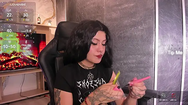 Snapshot of MistressMariam_ chatting on 10-16-25, 06:42 MistressMariam online show from 10-16-25, 06:42