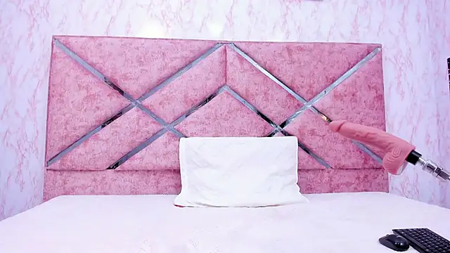 HOT EMIILY  online show from 10-18-25, 11:44