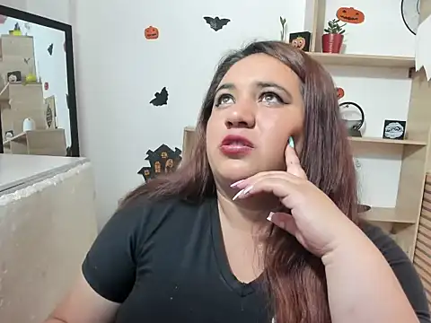 Snapshot of Khloe_Tommson_ chatting on 11-01-25, 01:35 Khloe Tommson online show from 11-01-25, 01:35