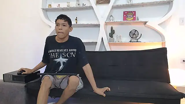 BEAUTY BOYS1 online show from 11-18-25, 07:13