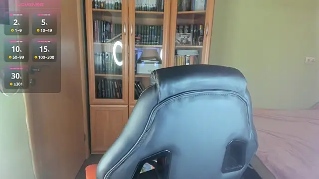 MiaLores online show from 04-12-26, 10:09