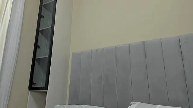 Snapshot of Touch_me chatting on 02-14-25, 05:03 Touch me online show from 02-14-25, 05:03