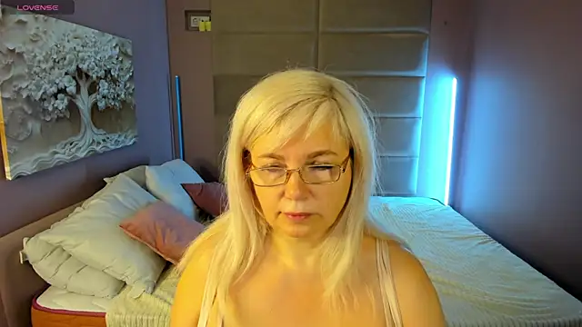 Snapshot of Hella_Fabel chatting on 05-24-26, 01:10 Hella Fabel online show from 05-24-26, 01:10