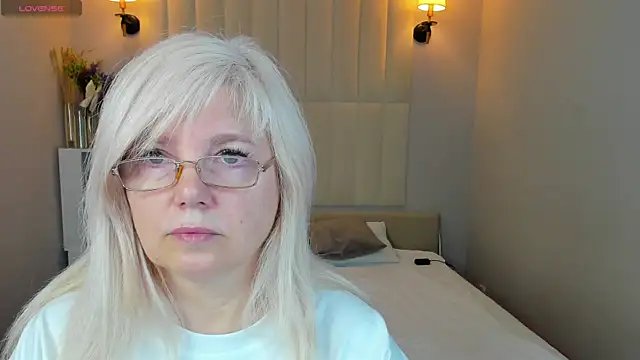 Snapshot of Hella_Fabel chatting on 06-07-26, 01:10 Hella Fabel online show from 06-07-26, 01:10