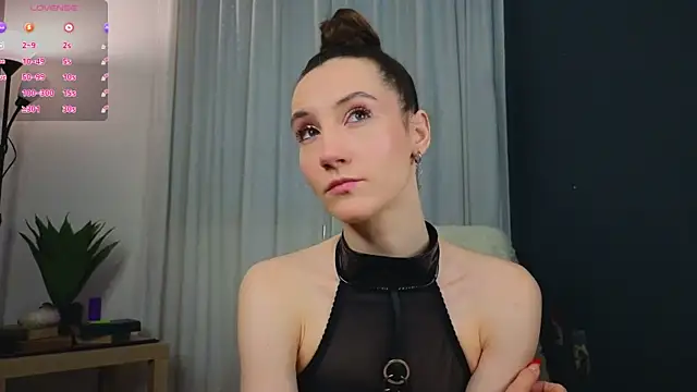 Snapshot of laracroftmansion chatting on 05-22-26, 03:17 laracroftmansion online show from 05-22-26, 03:17