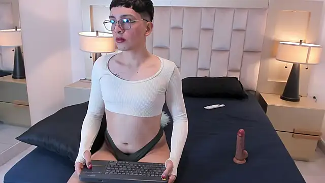 Snapshot of LiamHeat chatting on 10-11-25, 06:01 LiamHeat online show from 10-11-25, 06:01