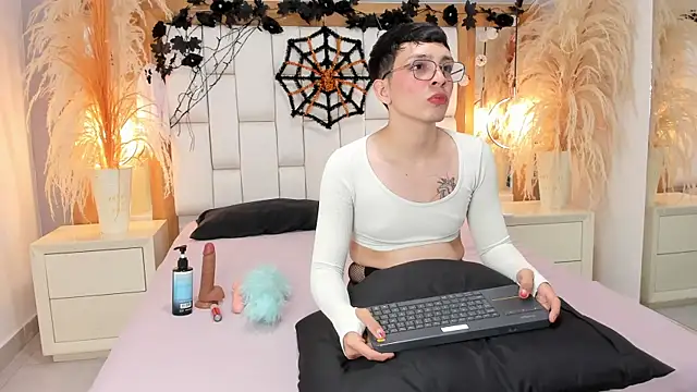 Snapshot of LiamHeat chatting on 10-29-25, 02:03 LiamHeat online show from 10-29-25, 02:03