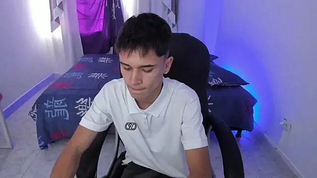 Aron Boyy online show from 10-27-25, 08:24