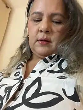 Snapshot of Lucy_Milf_474 chatting on 06-29-26, 12:05 Lucy Milf 474 online show from 06-29-26, 12:05