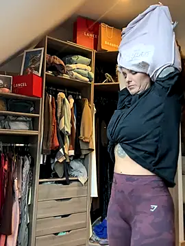 AmyStone   online show from 09-23-25, 08:28