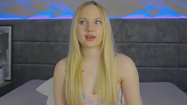 Snapshot of Sky_Cutie chatting on 06-05-26, 06:52 Sky Cutie online show from 06-05-26, 06:52