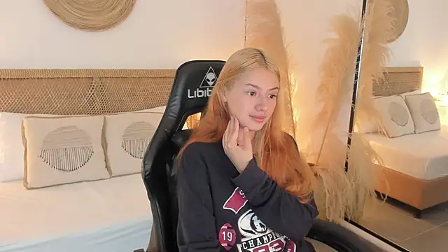 Snapshot of daniand_ chatting on 09-22-25, 11:45 daniand online show from 09-22-25, 11:45