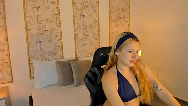 Snapshot of daniand_ chatting on 10-21-25, 02:12 daniand online show from 10-21-25, 02:12