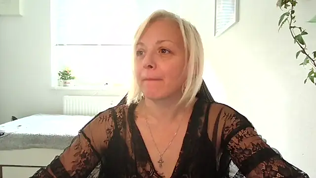 Snapshot of Linsy_Kim chatting on 10-22-25, 07:52 Linsy Kim online show from 10-22-25, 07:52